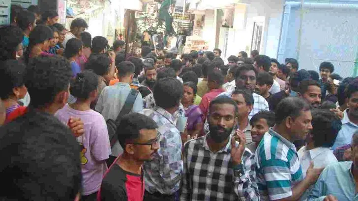 గచ్చిబౌలిలో కుప్పకూలిన ఏడంతస్తుల భవనం.. ఇద్దరు మృతి