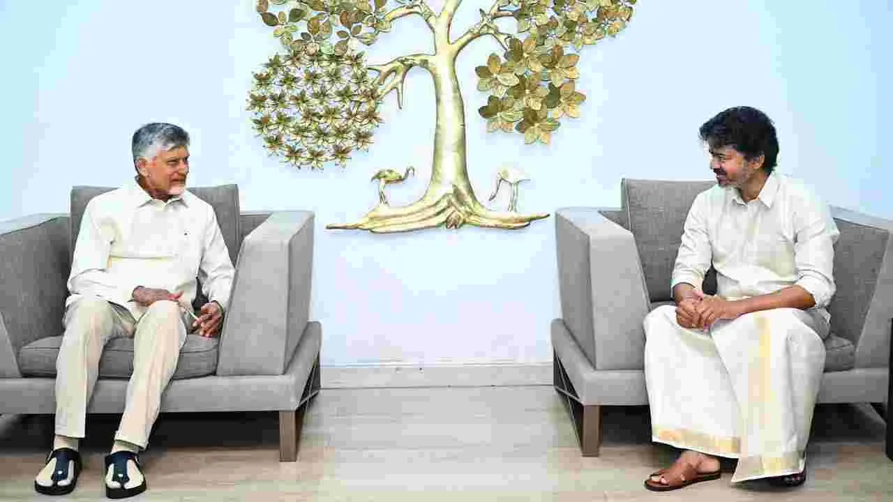 ఉండవల్లిలో సీఎం చంద్రబాబుతో తమిళనాడు సీఎం విజయ్ భేటీ