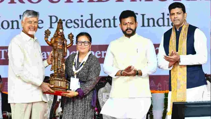 విజయవాడలో జాతీయ సరస్ మేళాను ప్రారంభించిన రాష్ట్రపతి ముర్ము