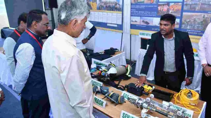 విశాఖ ఆర్‌కే బీచ్‌లో ‘స్వర్ణాంధ్ర–స్వచ్ఛాంధ్ర’  కార్యక్రమం