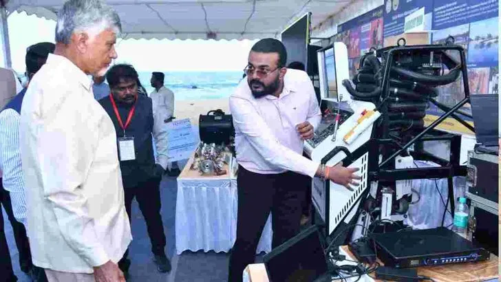విశాఖపట్నంలో ఇళ్ల పట్టాలు పంపిణీ చేసిన సీఎం చంద్రబాబు