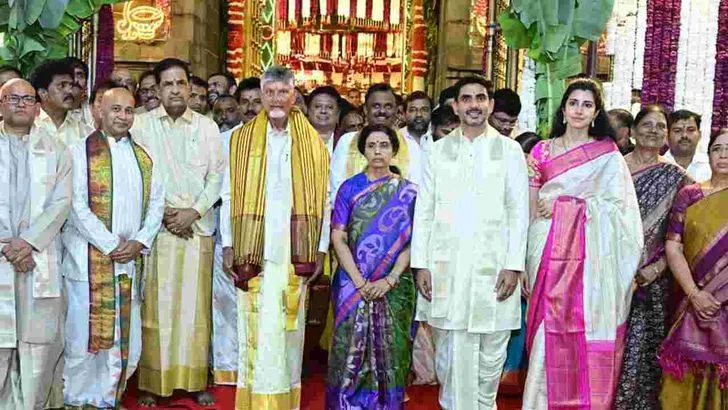 నేత్రపర్వంగా శ్రీవారి సాలకట్ల బ్రహ్మోత్సవాలు.. పట్టువస్త్రాలను సమర్పించిన సీఎం చంద్రబాబు   