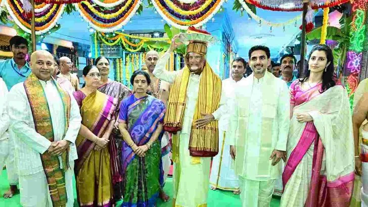 నేత్రపర్వంగా శ్రీవారి సాలకట్ల బ్రహ్మోత్సవాలు.. పట్టువస్త్రాలను సమర్పించిన సీఎం చంద్రబాబు   
