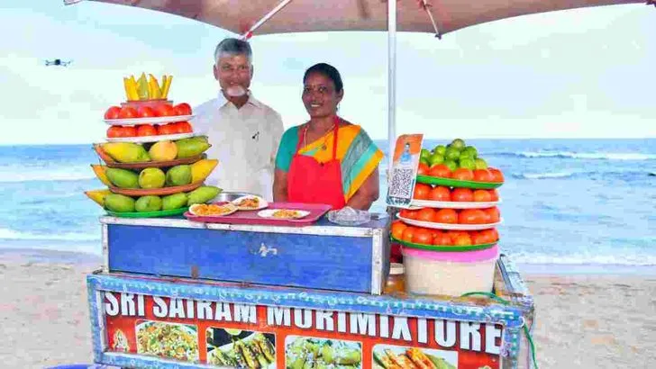 విశాఖపట్నంలో ఇళ్ల పట్టాలు పంపిణీ చేసిన సీఎం చంద్రబాబు