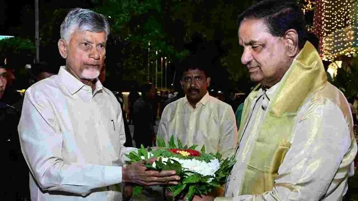 నేత్రపర్వంగా శ్రీవారి సాలకట్ల బ్రహ్మోత్సవాలు.. పట్టువస్త్రాలను సమర్పించిన సీఎం చంద్రబాబు   