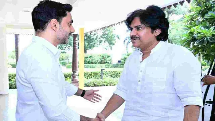 ఏపీ సీఎం చంద్రబాబుతో డిప్యూటీ సీఎం పవన్ కల్యాణ్ భేటీ 