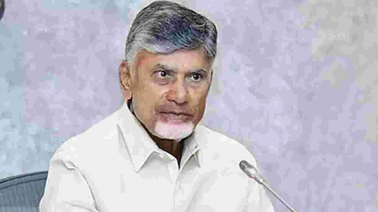 ఈగోలు లేకుండా ప్రజల కోసం పనిచేద్దాం: కలెక్టర్లతో సీఎం చంద్రబాబు