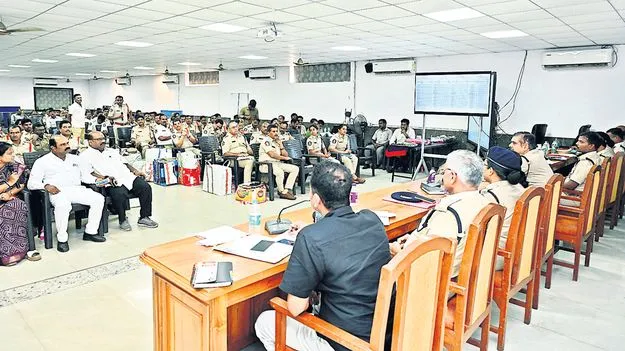 రాత్రి గస్తీ పటిష్టం