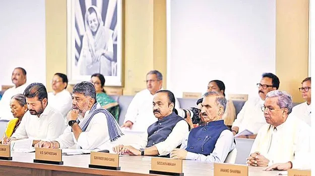 సంఘ్‌ నీడ లేని చదువులు అందించాలి