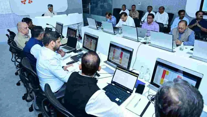 ఆర్నబ్ తుఫాన్ బీభత్సం.. పలు జిల్లాల్లో జనజీవనం అస్తవ్యస్తం
