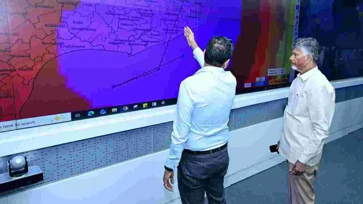 ఆర్నబ్ తుఫాన్ బీభత్సం.. పలు జిల్లాల్లో జనజీవనం అస్తవ్యస్తం