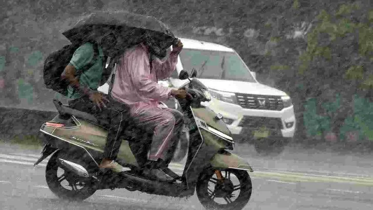 ఆర్నబ్ తుఫాన్ ప్రభావం.. ఏపీలో భారీ వర్షాలు