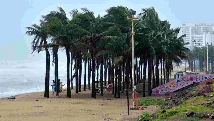 ఆర్నబ్ తుఫాన్ ప్రభావం.. ఏపీలో భారీ వర్షాలు