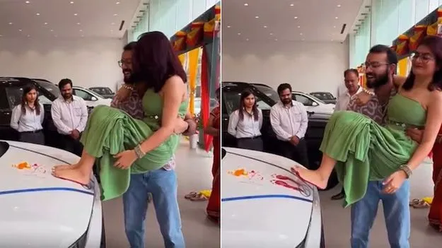కొత్త కారు బానెట్‌పై భార్య పాదముద్రలు.. దంపతుల వీడియో వైరల్‌..