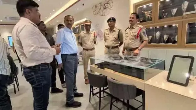 మేడ్చల్‌లో బంగారం షాపు చోరీ కేసు దర్యాప్తు ముమ్మరం చేసిన పోలీసులు