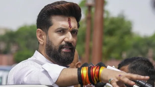 విదేశీ శక్తుల మద్దతుతో అరాచకానికి కుట్ర? ఇమ్రాన్ ఖాన్, రాహుల్ గాంధీపై చిరాగ్ పాశ్వాన్ విమర్శలు