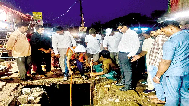  వరదనీరు బయటకు పోయేలా పూడికతీత  