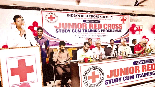 సేవాభావంతో గుర్తింపు సాధ్యం: కలెక్టర్‌ 