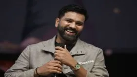 బాలీవుడ్ హీరోయిన్‌ కరిష్మాతో రోహిత్ డ్యాన్స్.. వీడియో వైరల్