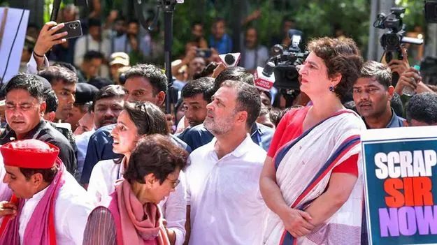 'సర్‌'పై రాహుల్ గాంధీని నిలదీసిన డీఎంకే నేత రవణన్ అన్నాదురై..