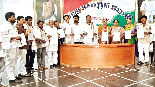 గ్రామస్థాయి నుంచి పార్టీ బలోపేతానికి కృషి