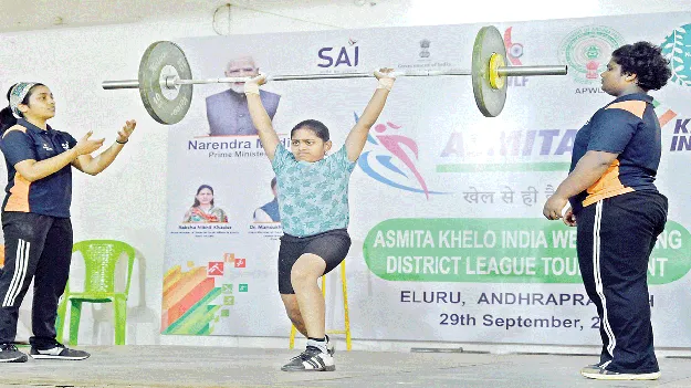 బరువులెత్తి.. ప్రతిభ చాటారు