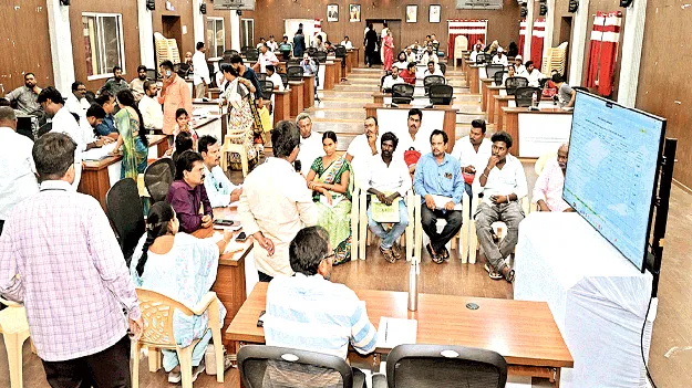 నగర పాలక ఆదాయానికి గండి