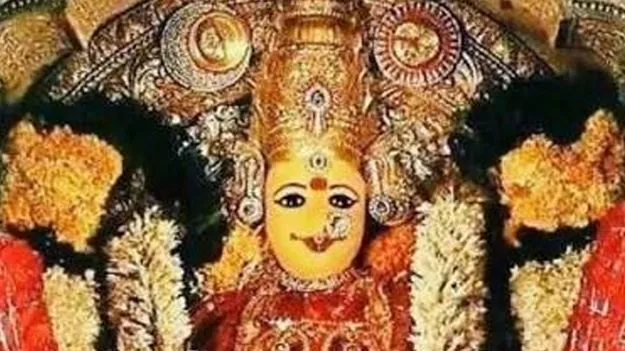దుర్గమ్మకు బంగారు కిరీటం