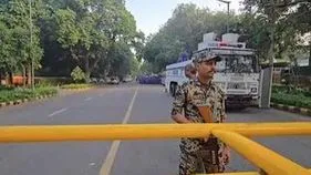 ఢిల్లీలో హై అలర్ట్.. 11 మెట్రో స్టేషన్లు మూసివేత