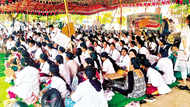 కాంట్రాక్ట్‌ ఉద్యోగులను రెగ్యులరైజ్‌ చేయాలి