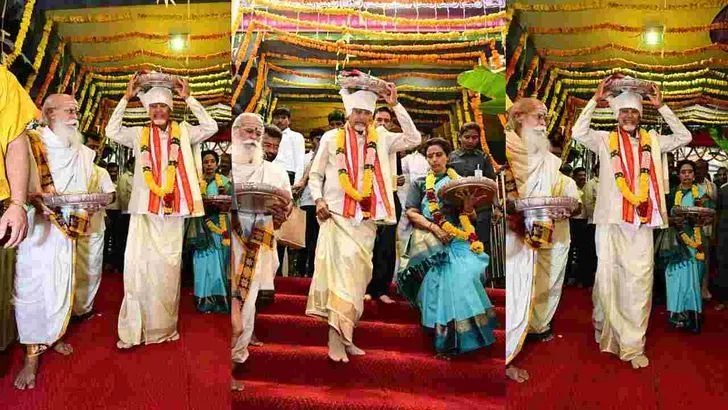 దుర్గమ్మవారికి చీర, సారె సమర్పించిన సీఎం చంద్రబాబు దంపతులు