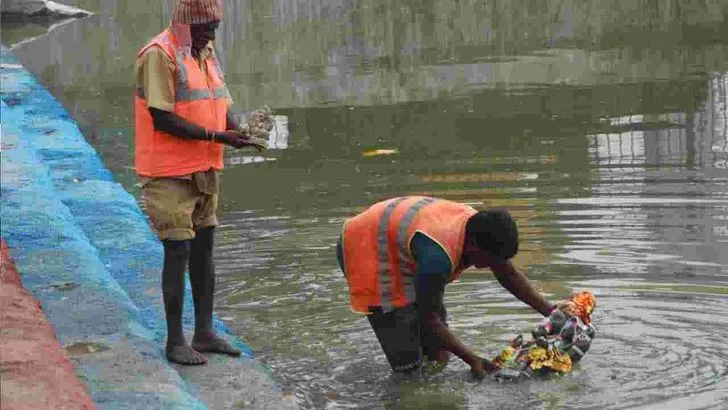 సందడిగా తెలుగు రాష్ట్రాల్లో గణేశ్ నిమజ్జనం..