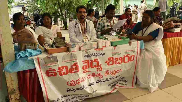 శరన్నవరాత్రులు తొలి రోజు.. ఇంద్రకీలాద్రికి పోటెత్తిన భక్తులు..