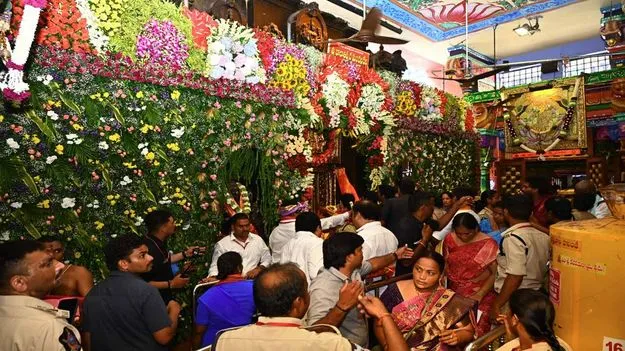 మూలనక్షత్ర పర్వదిన సందర్భంగా విజయవాడలో ప్రత్యేక ఏర్పాట్లు: కలెక్టర్ లక్ష్మీశ