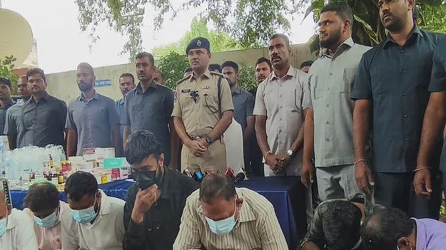 మహానగరంలో మాయగాళ్లు