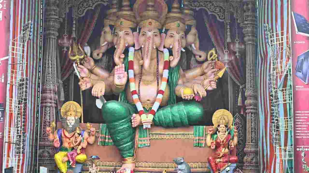72 అడుగుల మట్టి మహాగణపతి నిమజ్జనం