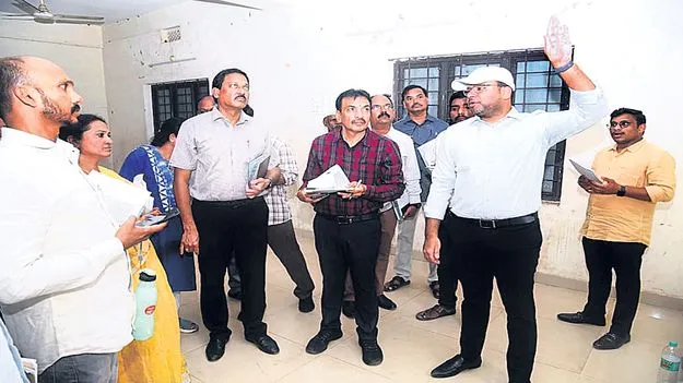 పోలింగ్‌ సామగ్రి పంపిణీ అత్యంత కీలకం