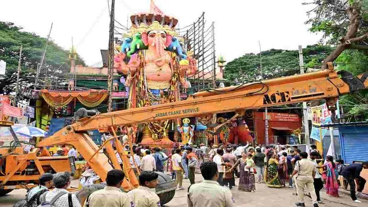 ఖైరతాబాద్ వినాయకుడి నిమజ్జనానికి సర్వం సిద్ధం
