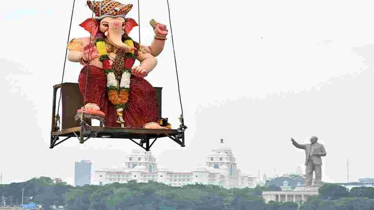 ఖైరతాబాద్ వినాయకుడి నిమజ్జనానికి సర్వం సిద్ధం