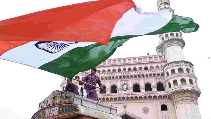పాతబస్తీలో వైభవంగా వినాయక నిమజ్జనం శోభాయాత్ర