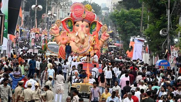గణపతి నవరాత్రుల్లో షీ టీమ్స్ స్పెషల్ డ్రైవ్.. భారీగా ఈవ్‌టీజర్ల అరెస్ట్