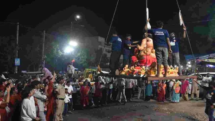 సరూర్‌నగర్ చెరువు వద్ద గణేష్ నిమజ్జనానికి భారీ ఏర్పాట్లు..
