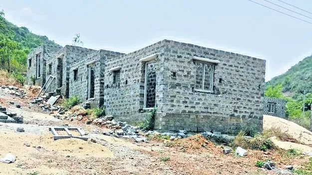సందిగ్ధంలో 44 వేల ఇళ్లు!