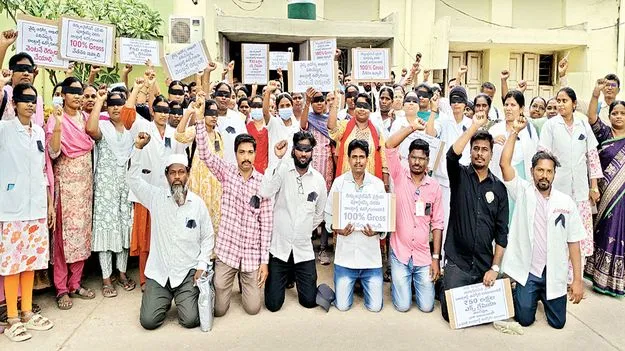 సమస్యలు పరిష్కరించకపోతే సమ్మెకు దిగుతాం