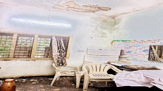 పెచ్చులూడి పడ్డాయి
