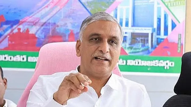 హరీశ్ రావు బంధువు భూములను పరిశీలించిన కాంగ్రెస్ ఎంపీ బృందం