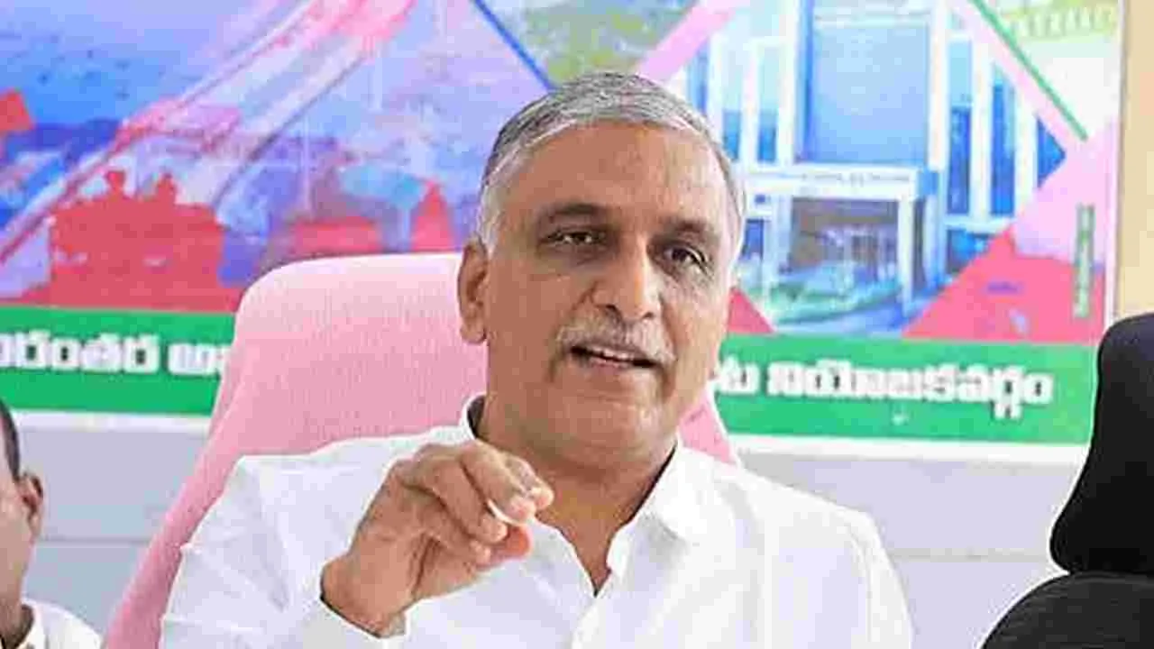 హరీశ్ రావు బంధువు భూములను పరిశీలించిన కాంగ్రెస్ ఎంపీ బృందం
