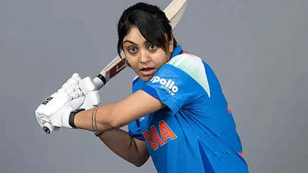 భారత క్రికెట్ మహిళా ప్లేయర్ సంచలన నిర్ణయం