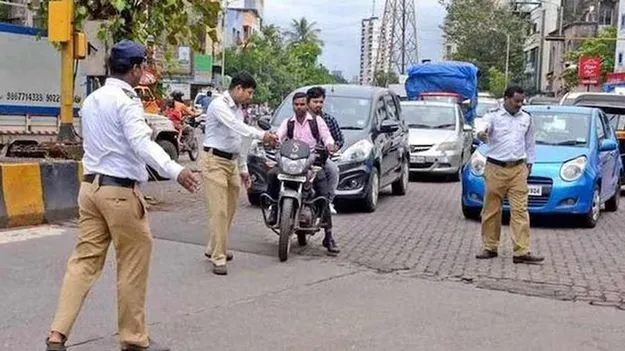 హైదరాబాద్‌లో నకిలీ నంబర్ ప్లేట్లపై పోలీసుల ఉక్కుపాదం.. 100 మందిపై కేసులు