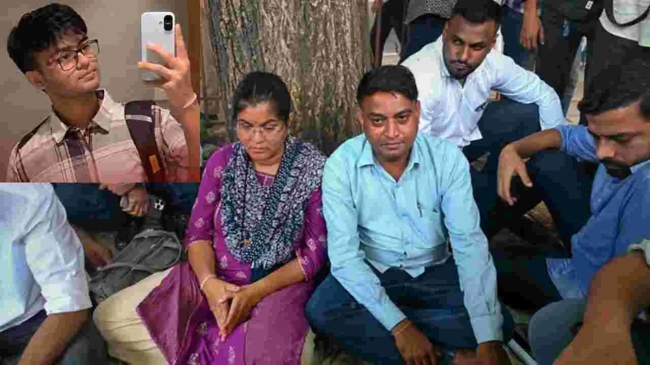 ఐఐటీ బాంబే విద్యార్థి ఆత్మహత్య.. తల్లిదండ్రుల నిరాహార దీక్ష ఐఐటీ బాంబే విద్యార్థి ఆత్మహత్య.. తల్లిదండ్రుల నిరాహార దీక్ష